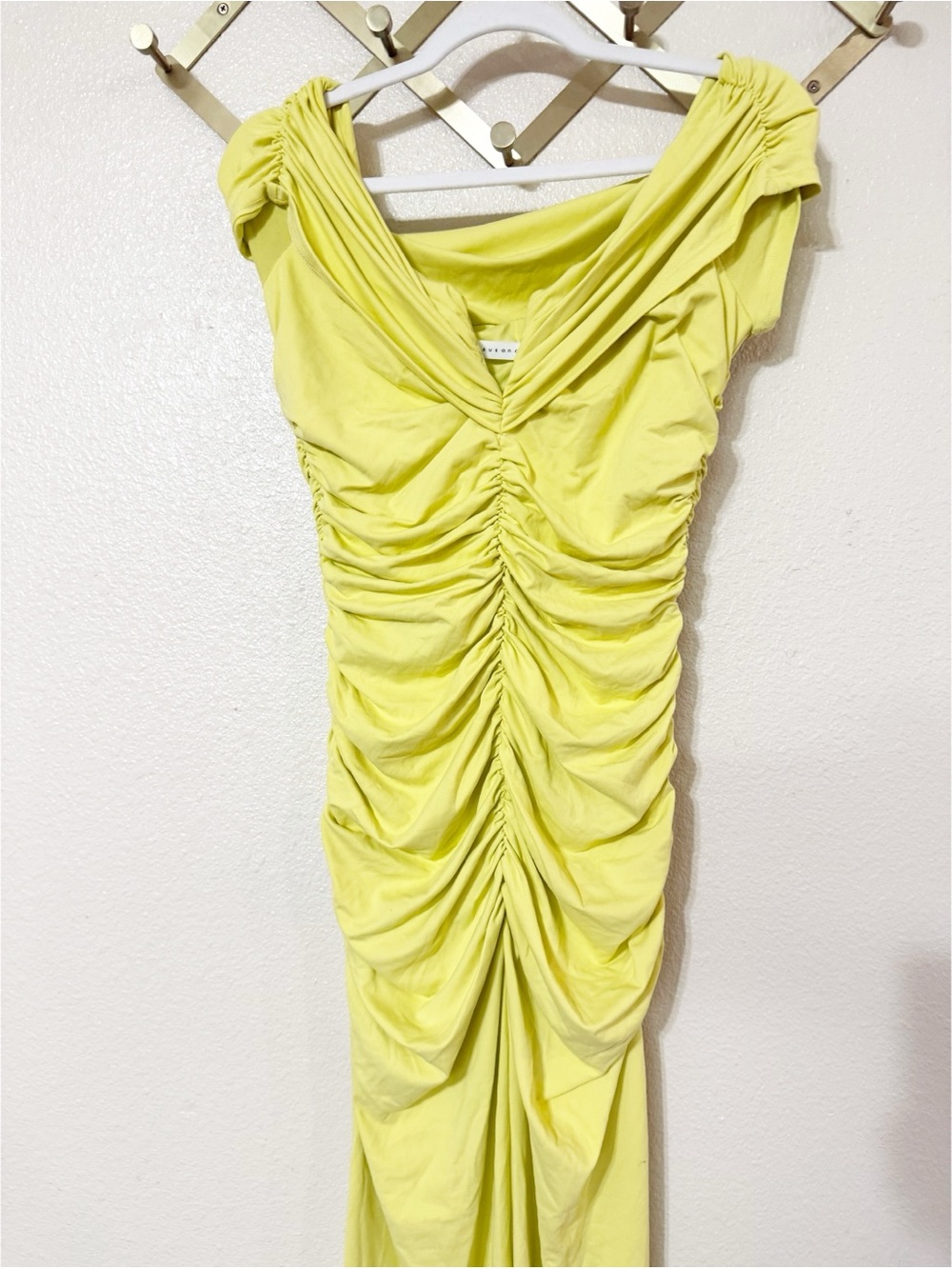 Susana Monaco V Wire Gathered Off The Shoulder Dress in Lemon Zest Revolve NEW - Picture 6 of 10